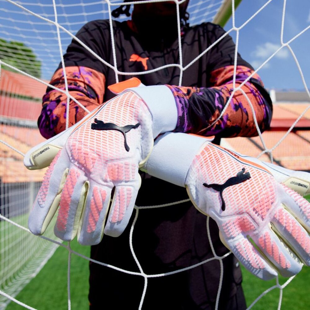 PUMA Football Soccer Ultra Ultimate Hybrid GoalKeeper Gloves White Red Black 7 8 - Picture 4 of 12